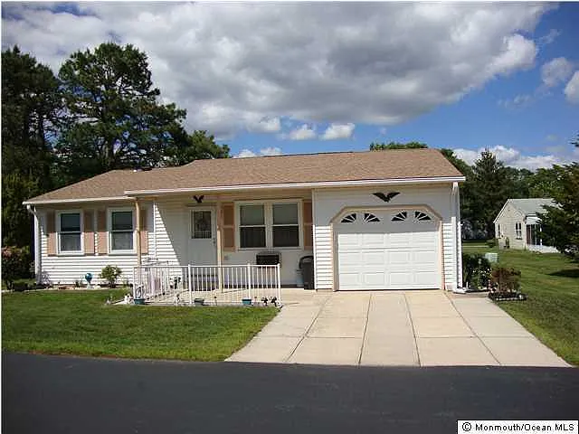 18 Hartford Road photo 1