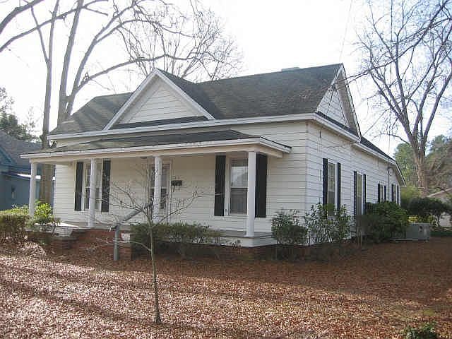 Welcome to 2200 Lee Avenue