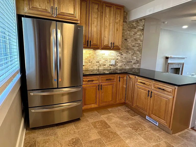 2754 Indianola Ave — Photo 3