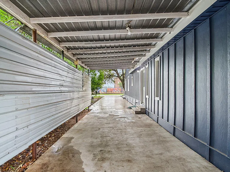 605 Bishop St — Photo 38