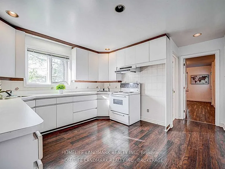 44 Frontenac Ave — Photo 14