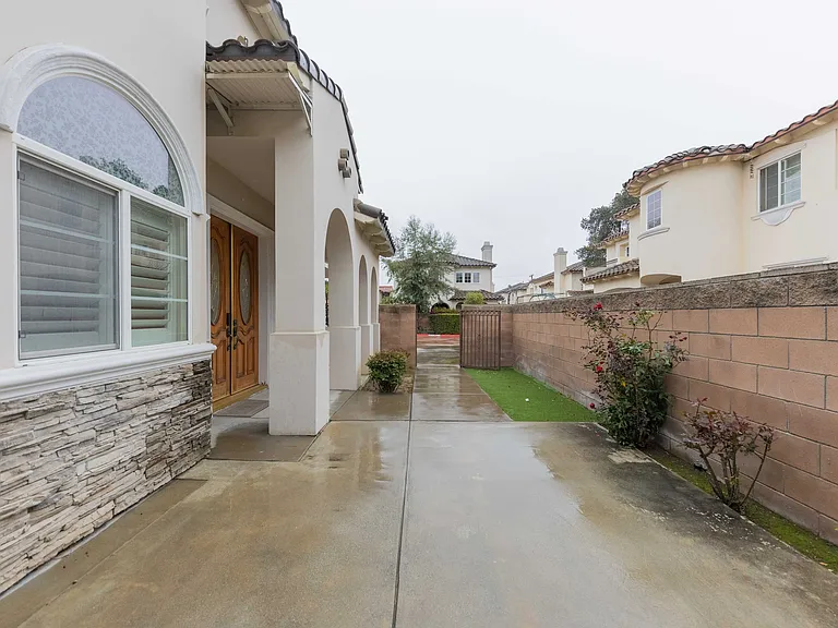 255 S California St — Photo 26
