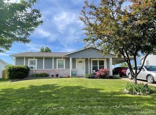 909 Countryside Dr, Troy, MO 63379