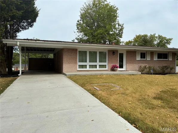 9455 Crockett Dr, Saint Louis, MO 63132