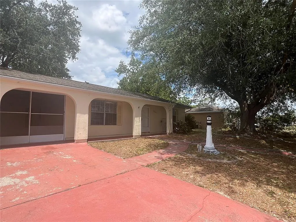 Building Photo - 8250 Lombra Ave