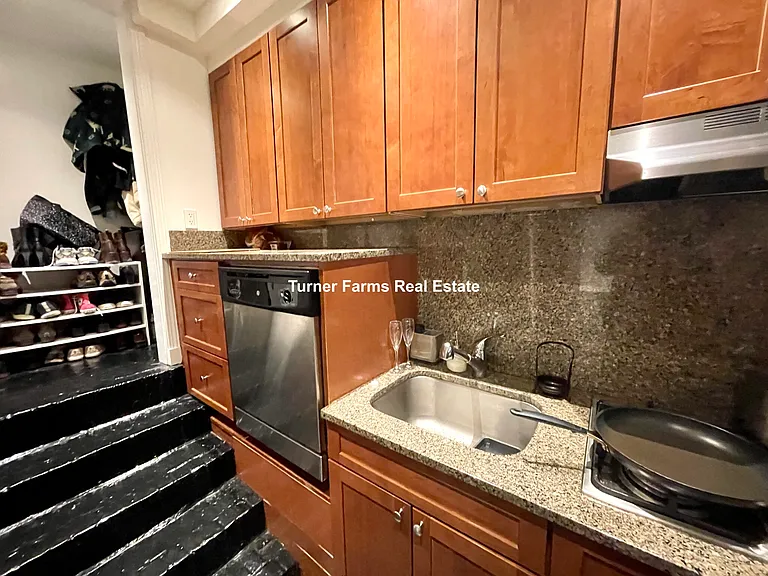113 Beacon St #B — Photo 6