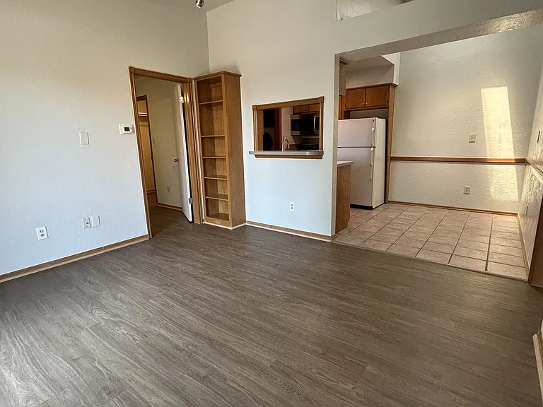 1000 Rambling Oaks Dr #8 — Photo 4