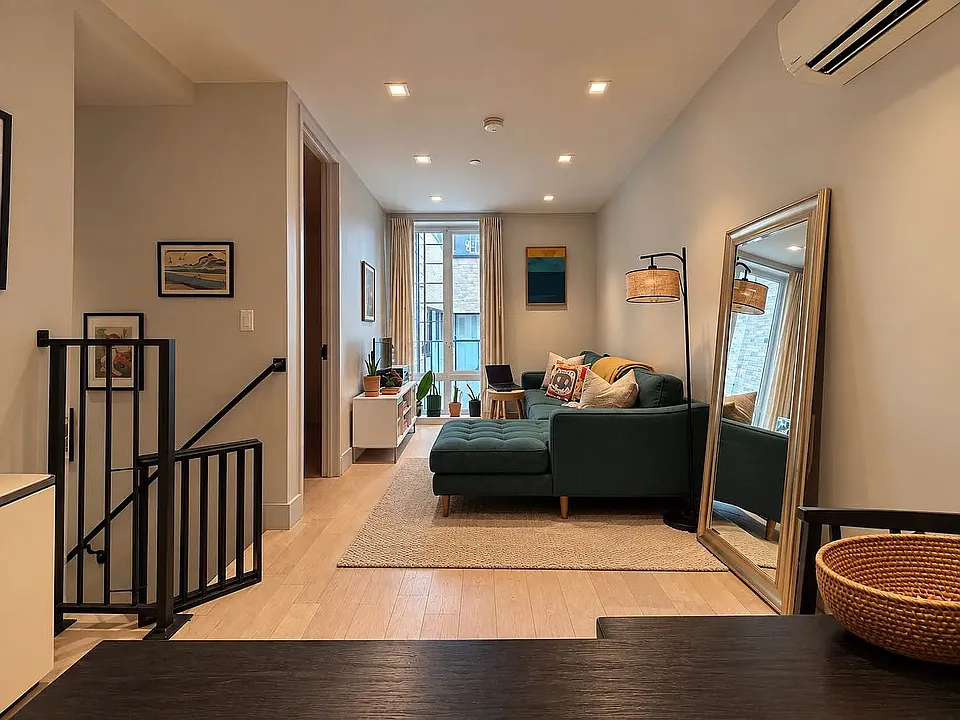 193 Greenpoint Ave #1B
