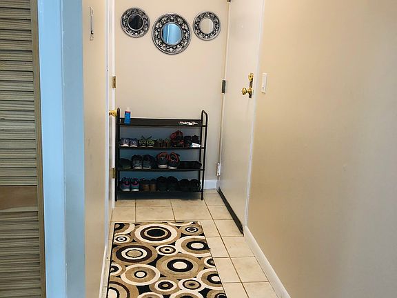 2nd image of 1302 Twin Circle Dr