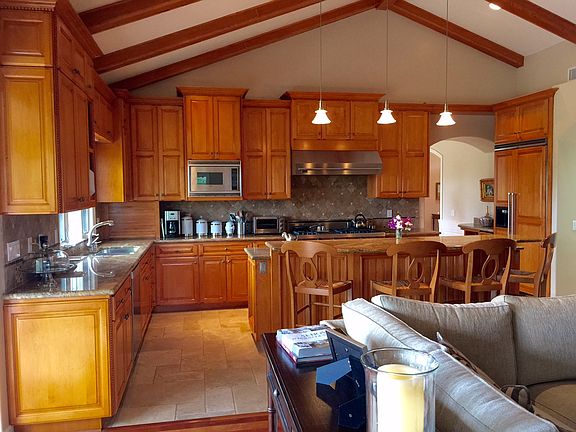 Huge island for entertaining