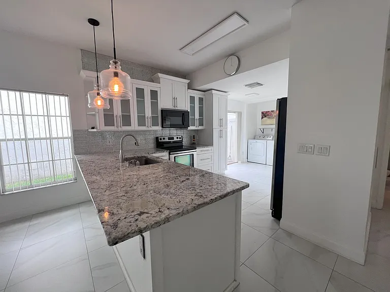 5795 Parkview Point Dr — Photo 5