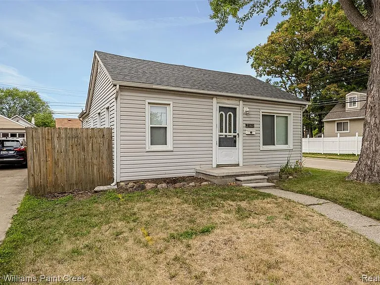 23465 Easterling Ave — Photo 2