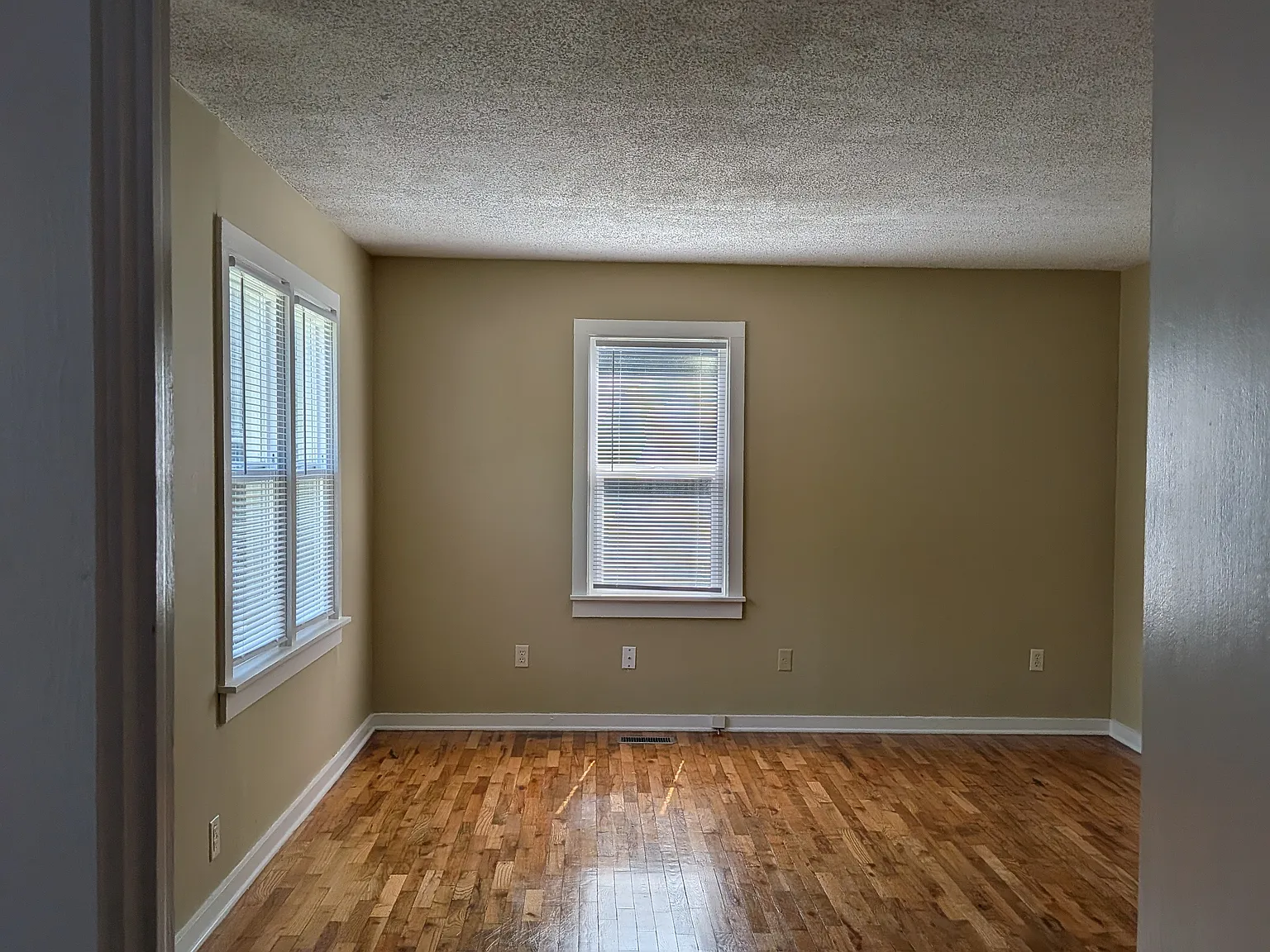 2 bed, 735 sqft, $1,400 — Photo 3