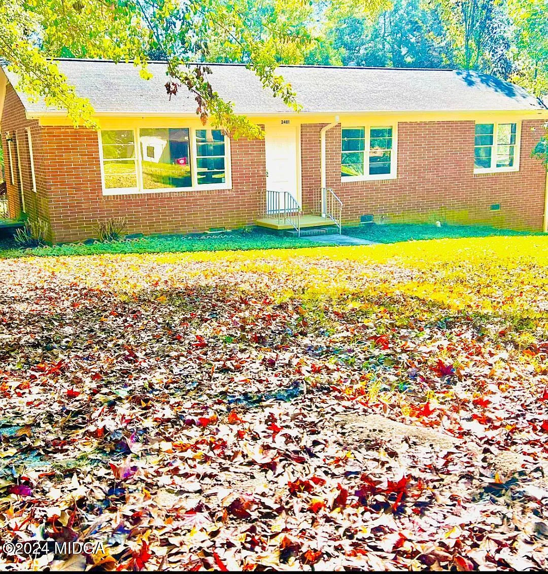 2401 Kensington Rd photo 1