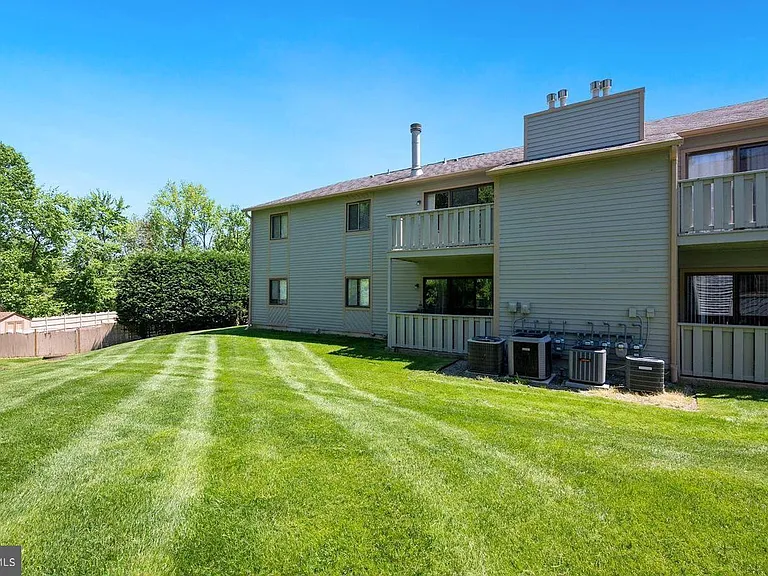 103 Woodhollow Dr — Photo 3
