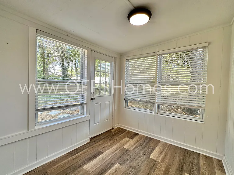 326 Washington Ave — Photo 14