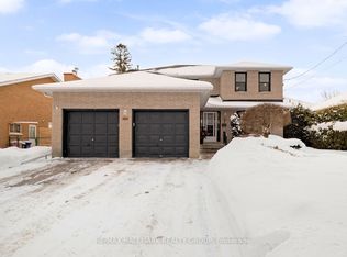 944 Greenbriar Ave, Ottawa, ON K2C 3V7