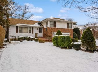 809 Bethlynn Ct, East Meadow, NY 11554