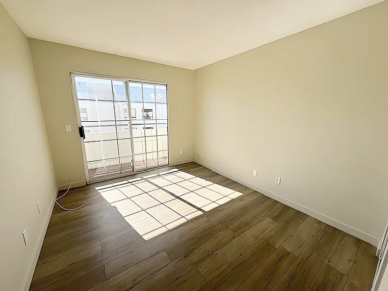 3963 Melrose Ave #8 — Photo 13