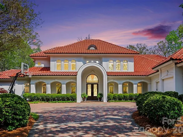 7225 Governors Row, Charlotte, NC 28277