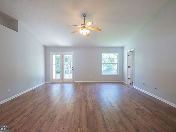 2nd image of 120 Magnolia Ct