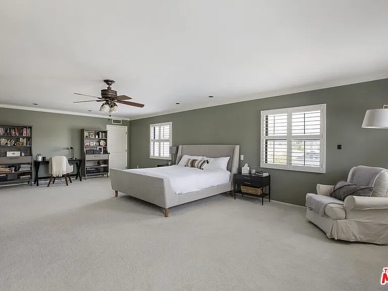 1132 N Reese Pl — Photo 35