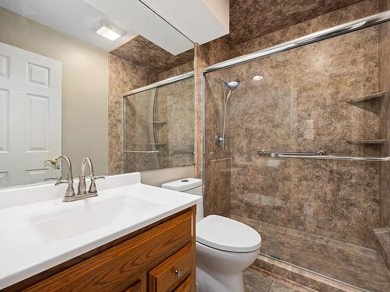 2526 W Huntington Dr — Photo 22