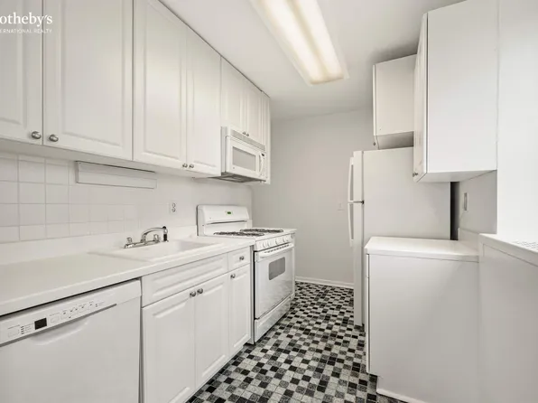 200 East 66th Street image 5 of 12