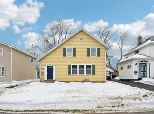77 Parkview Ter, Rochester, NY 14617