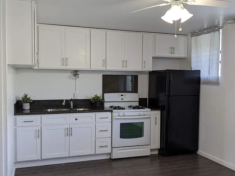 1533 Nehoa St #8 — Photo 3