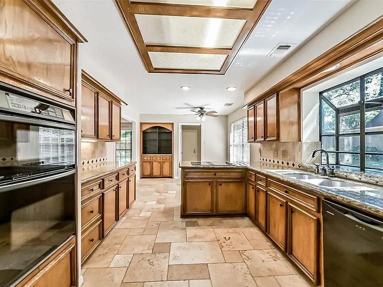 3910 Misty Gardens Ct — Photo 24