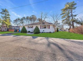 1113 Oakdale St, Toms River, NJ 08757