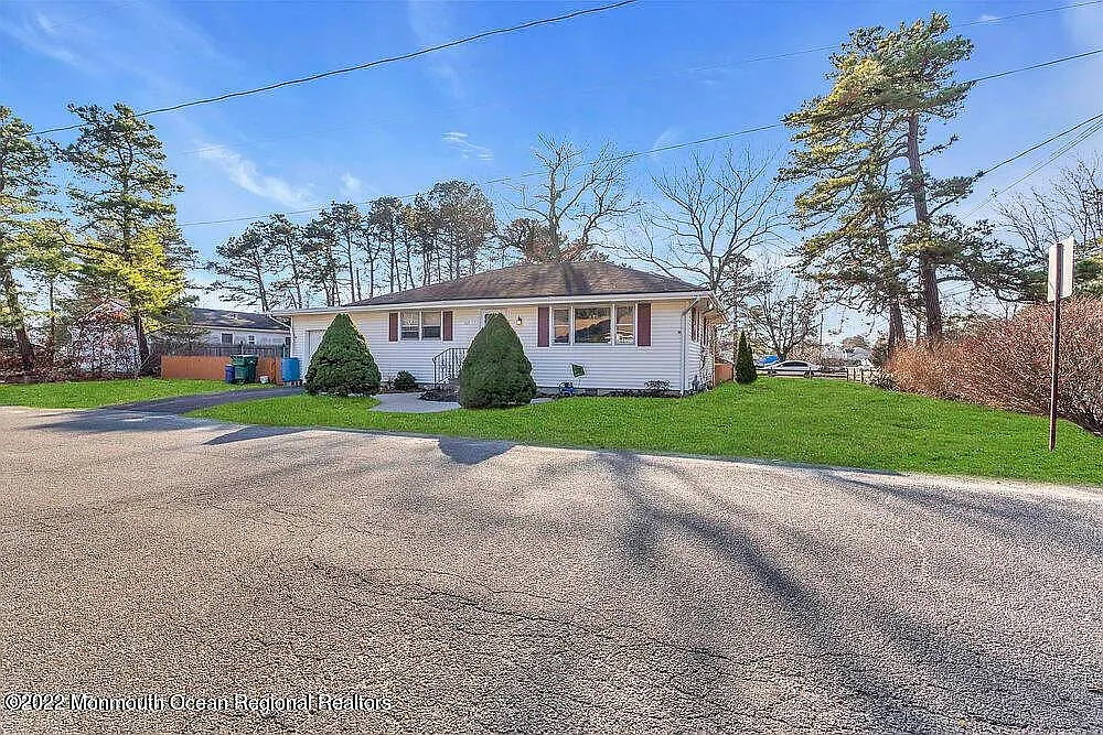 1113 Oakdale St photo 1