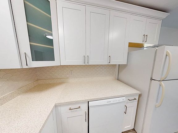 5th image of 739 Jean St #B