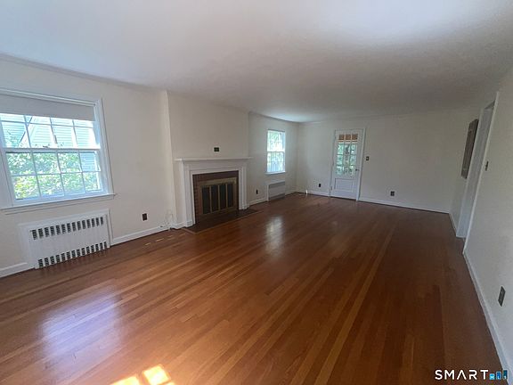3rd image of 90 Knollwood Road