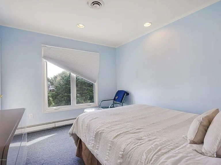45 Roslyn Ct — Photo 17