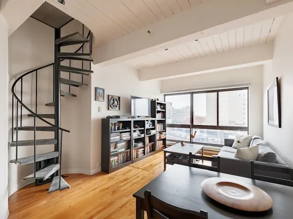 12 Stoneholm St APT 616, Boston, MA 02115