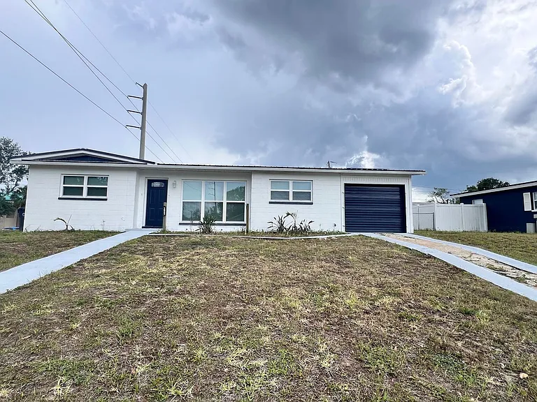 1085 Cleveland St — Photo 1