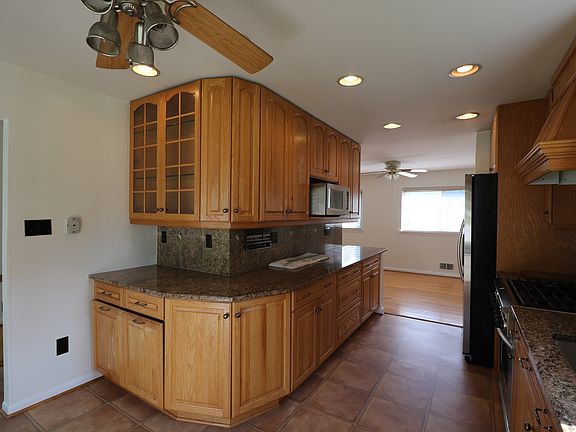5th image of 529 Carr Ave