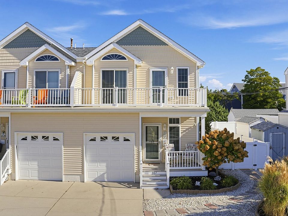 1st image of 307 E Buttercup Rd #307