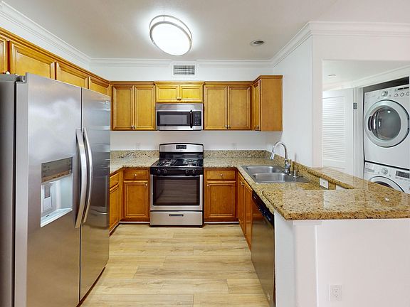 4th image of 7925 Ventura Canyon Ave Unit 401