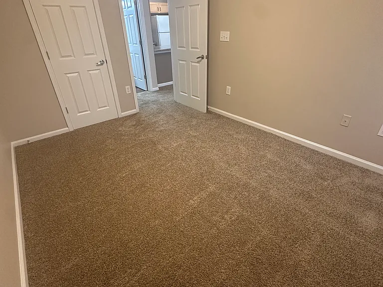 Pinnacle Pointe Apartments — Photo 35