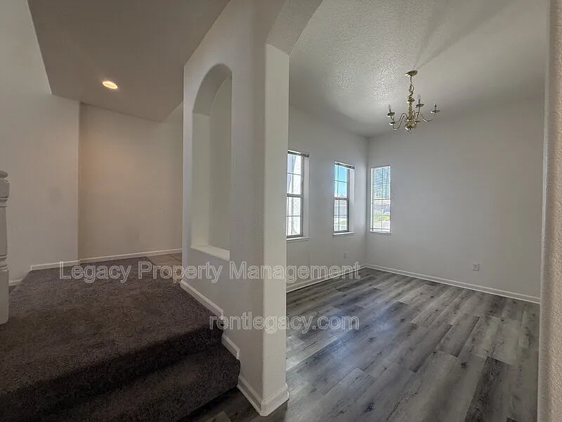 5 bed, 3.5 bath, 2724 sqft, $3,250 — Photo 3