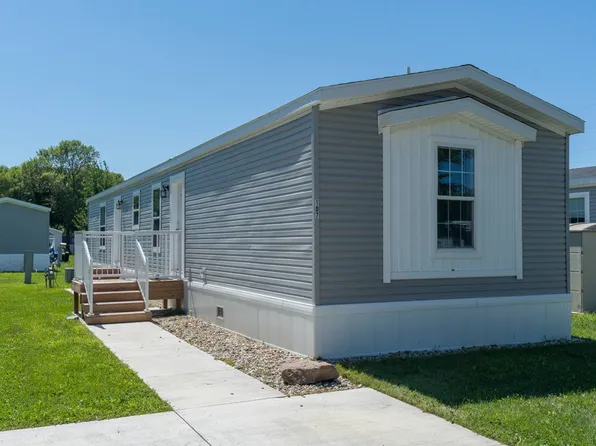 107 Kingsway Dr, North Mankato, MN 56003