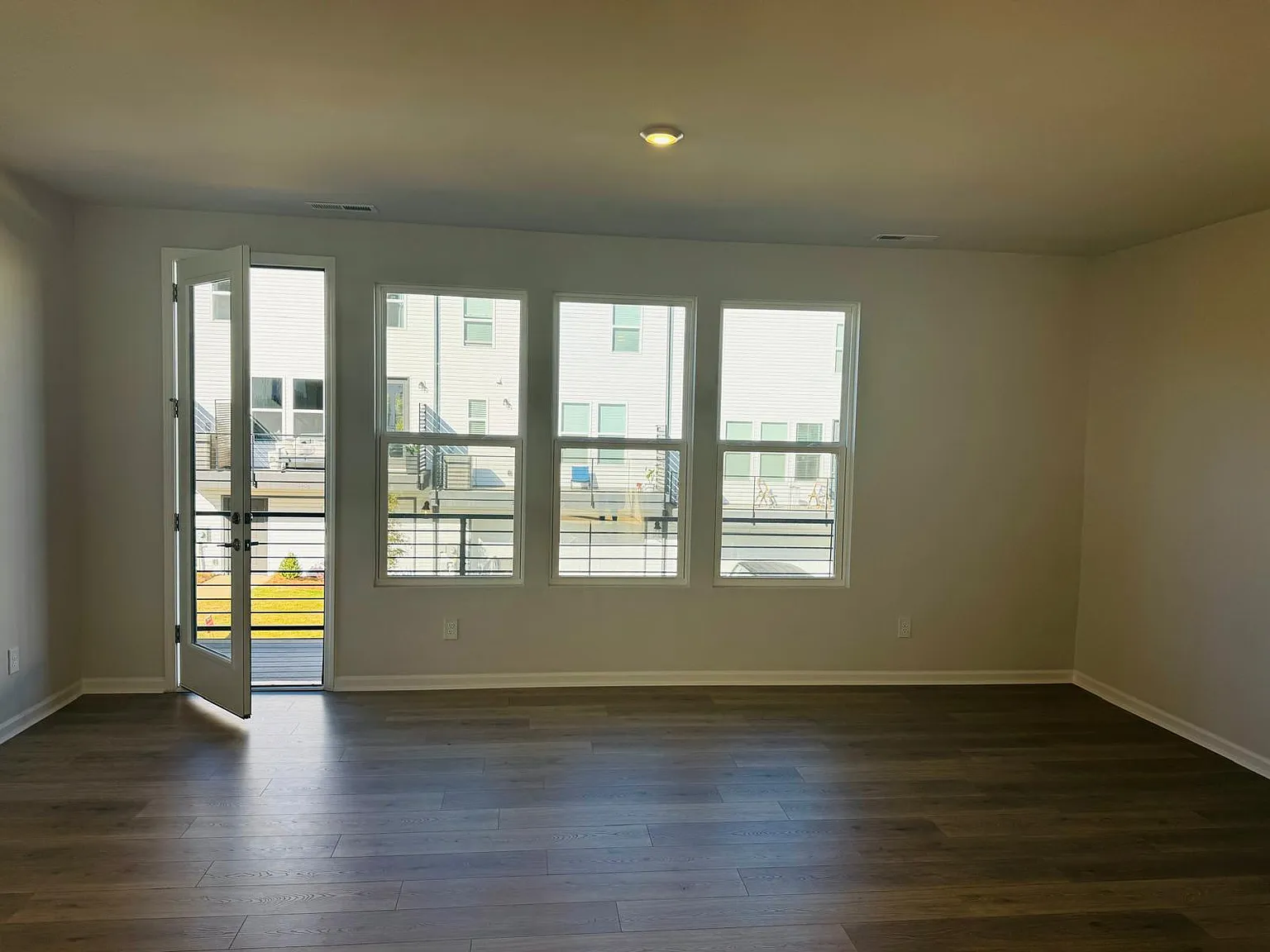 3 bed, 1895 sqft, $2,200 — Photo 3