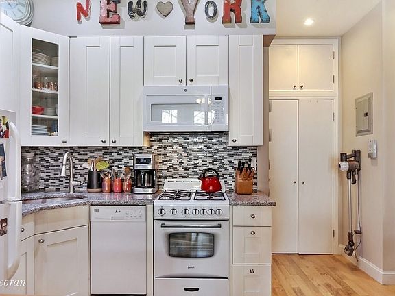 3rd image of 308 W 89th St APT 3A
