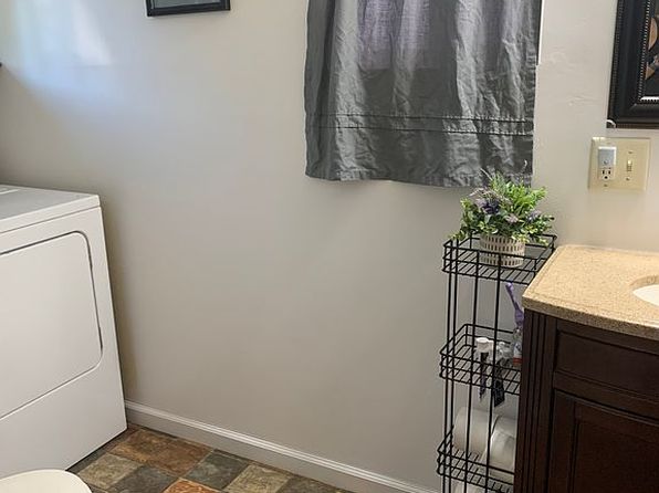 81 E Main St, Ipava, IL 61441