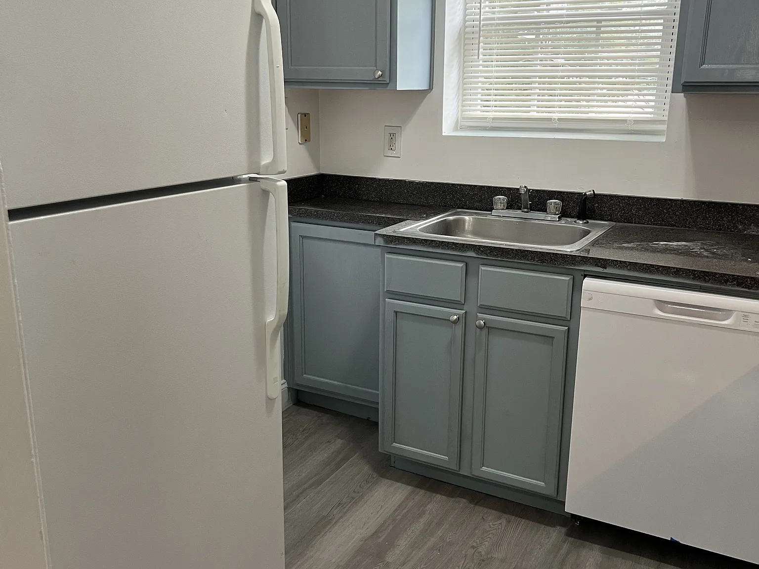 2367 Cascade Rd Unit D16 - 1 — Photo 2