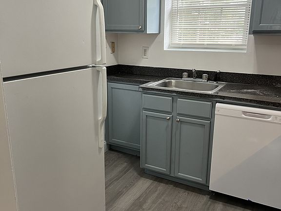 2nd image of 2367 Cascade Rd SW Unit D16-1-1