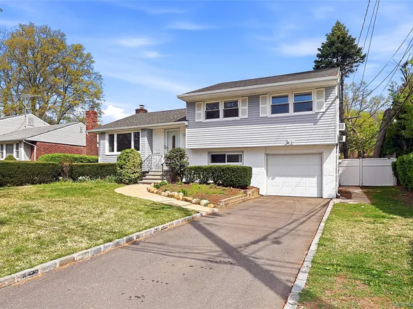 72 Woolsey Avenue, Glen Cove, NY 11542